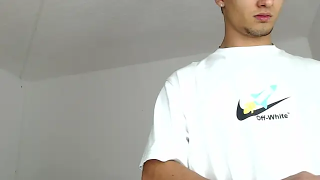 Snapshot of Alex_mojica chatting on 23, 12, 2025 Alex mojica online show from 23, 12, 2025