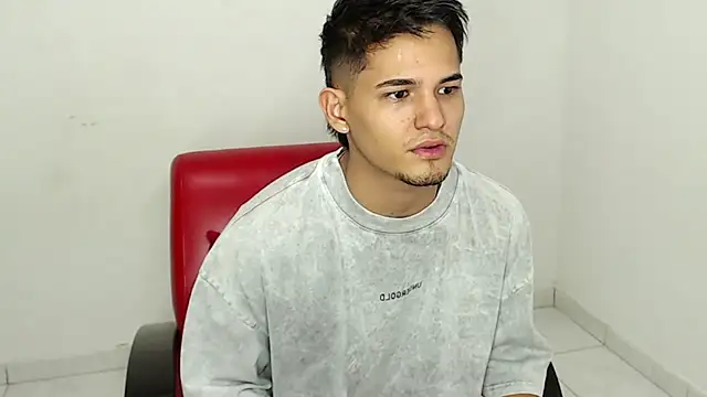 Snapshot of Alex_mojica chatting on 8, 3, 2026 Alex mojica online show from 8, 3, 2026