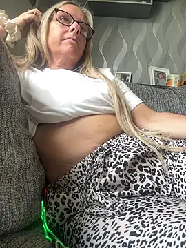 Anastasia-BlondeXX online show from 27, 4, 2026