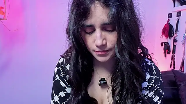 elowen halley1 online show from 17, 2, 2026