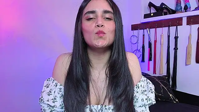 elowen halley1 online show from 3, 5, 2026