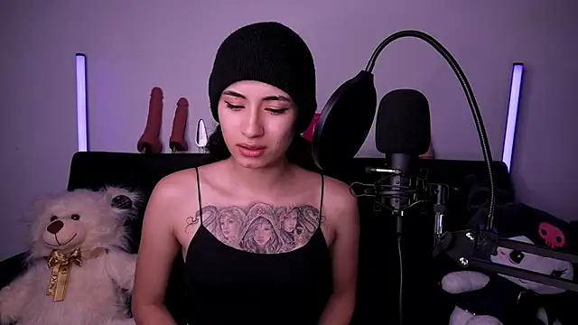 Alynn Bri  online show from 19, 3, 2026