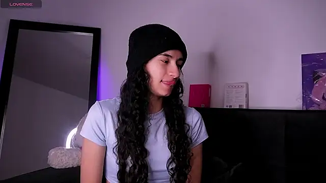 Alynn Bri  online show from 28, 7, 2026