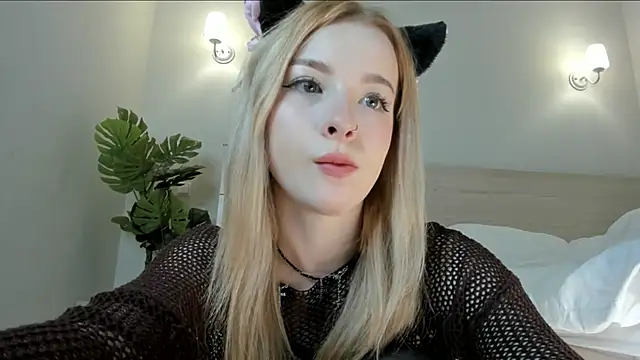 Snapshot of Nana_Wilson chatting on 6, 10, 2025 Nana Wilson online show from 6, 10, 2025