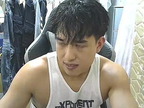 Snapshot of hunterXhan chatting on 7, 10, 2025 hunterXhan online show from 7, 10, 2025