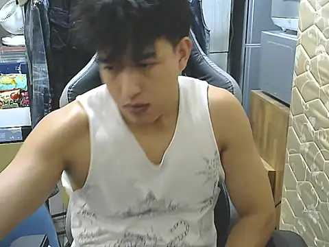 Snapshot of hunterXhan chatting on 8, 10, 2025 hunterXhan online show from 8, 10, 2025