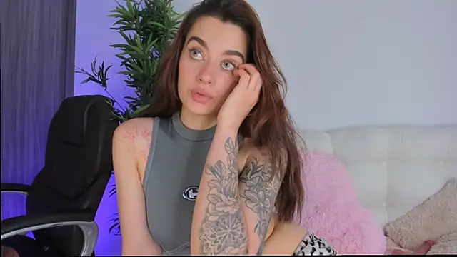 MissLana77 online show from 5, 11, 2025