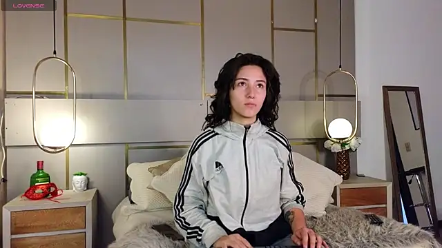 Lina Montclair online show from 2, 5, 2026