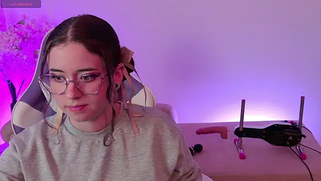 Snapshot of Mia_wee chatting on 16, 2, 2026 Mia wee online show from 16, 2, 2026