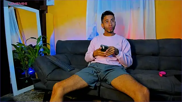 Snapshot of Alex_bigcock11_ chatting on 20, 9, 2025 Alex bigcock11 online show from 20, 9, 2025