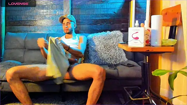 Snapshot of Alex_bigcock11_ chatting on 21, 9, 2025 Alex bigcock11 online show from 21, 9, 2025