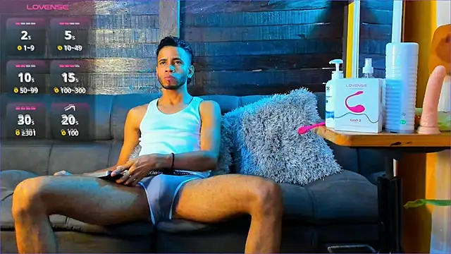 Snapshot of Alex_bigcock11_ chatting on 22, 9, 2025 Alex bigcock11 online show from 22, 9, 2025