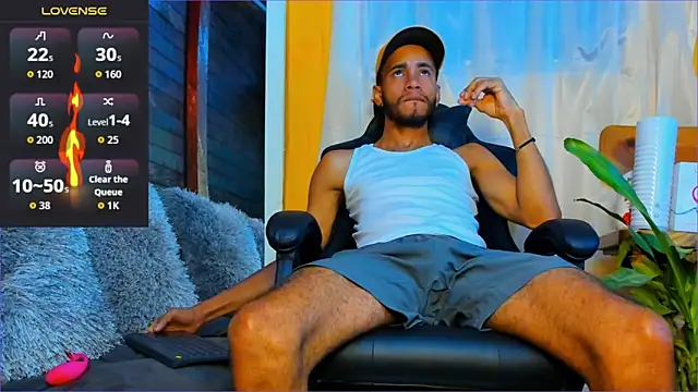 Snapshot of Alex_bigcock11_ chatting on 15, 10, 2025 Alex bigcock11 online show from 15, 10, 2025