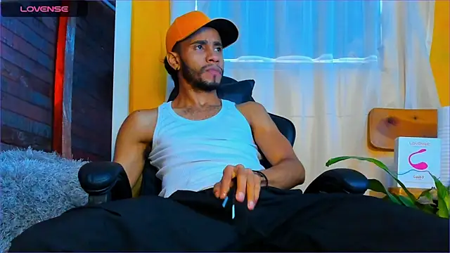 Snapshot of Alex_bigcock11_ chatting on 18, 10, 2025 Alex bigcock11 online show from 18, 10, 2025