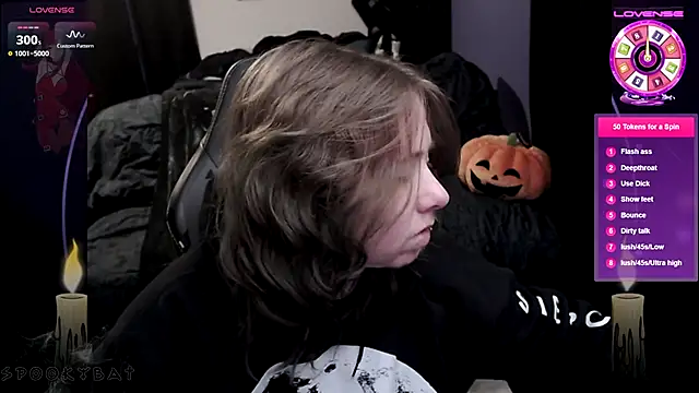 Snapshot of Spookbats chatting on 18, 11, 2025 Spookbats online show from 18, 11, 2025