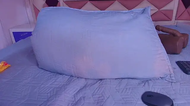 Snapshot of valecastro_ chatting on 11, 9, 2025 valecastro  online show from 11, 9, 2025