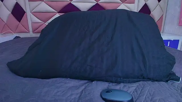 Snapshot of valecastro_ chatting on 14, 9, 2025 valecastro  online show from 14, 9, 2025