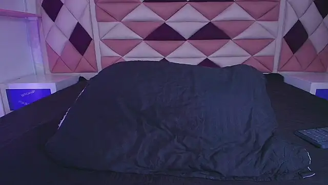 Snapshot of valecastro_ chatting on 18, 9, 2025 valecastro  online show from 18, 9, 2025