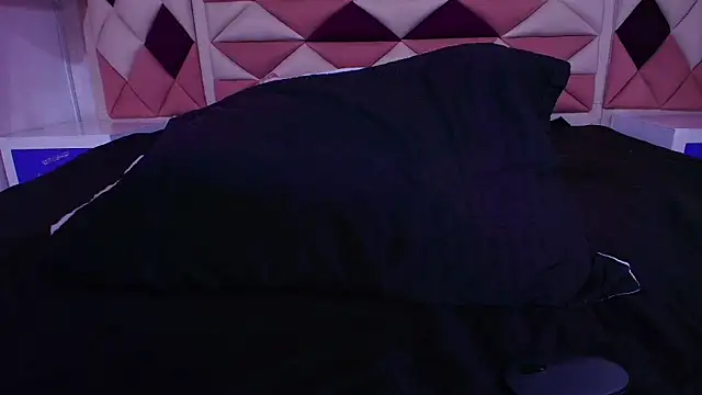 Snapshot of valecastro_ chatting on 25, 9, 2025 valecastro  online show from 25, 9, 2025