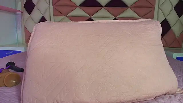 Snapshot of valecastro_ chatting on 3, 10, 2025 valecastro  online show from 3, 10, 2025