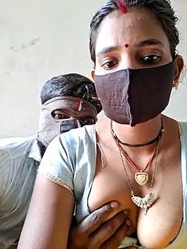 Snapshot of RAYI_Queen_3 chatting on 4, 11, 2025 RAYI Queen 3 online show from 4, 11, 2025