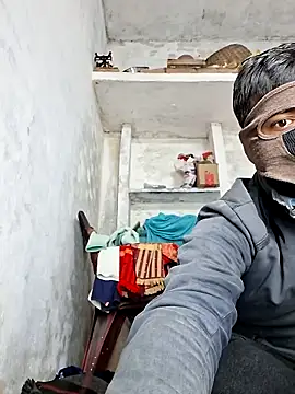 Snapshot of RAYI_Queen_3 chatting on 5, 1, 2026 RAYI Queen 3 online show from 5, 1, 2026