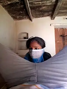 Snapshot of RAYI_Queen_3 chatting on 5, 3, 2026 RAYI Queen 3 online show from 5, 3, 2026