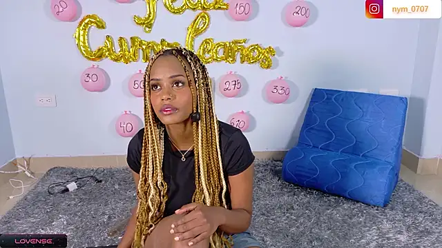 Snapshot of NymzieLoren chatting on 15, 1, 2026 NymzieLoren online show from 15, 1, 2026