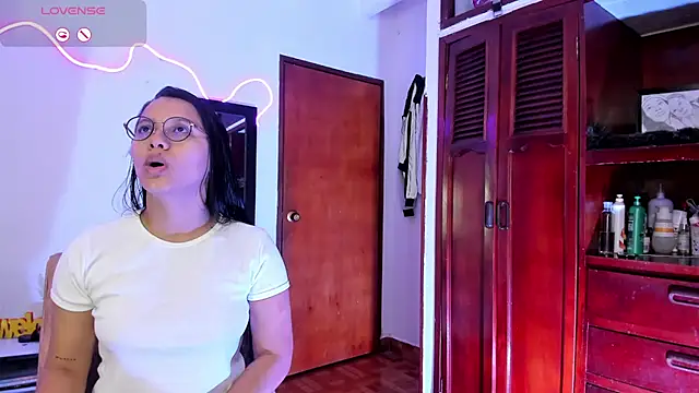 Snapshot of Dilan_and_Mia chatting on 12, 9, 2025 Dilan and Mia online show from 12, 9, 2025