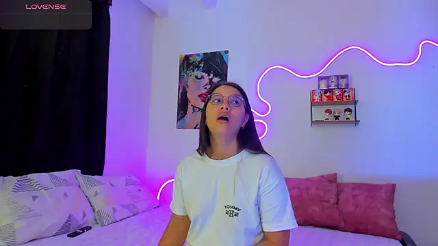 Snapshot of Dilan_and_Mia chatting on 28, 9, 2025 Dilan and Mia online show from 28, 9, 2025