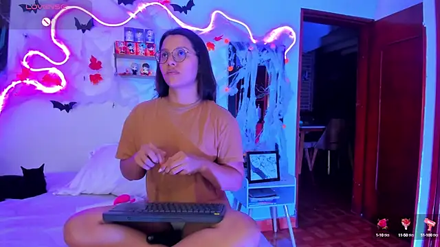 Snapshot of Dilan_and_Mia chatting on 13, 10, 2025 Dilan and Mia online show from 13, 10, 2025