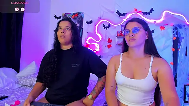 Snapshot of Dilan_and_Mia chatting on 14, 10, 2025 Dilan and Mia online show from 14, 10, 2025