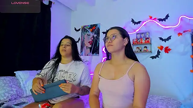 Snapshot of Dilan_and_Mia chatting on 16, 10, 2025 Dilan and Mia online show from 16, 10, 2025