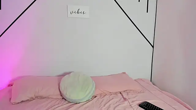 Snapshot of MiahCornell_ chatting on 27, 10, 2025 MiahCornell online show from 27, 10, 2025