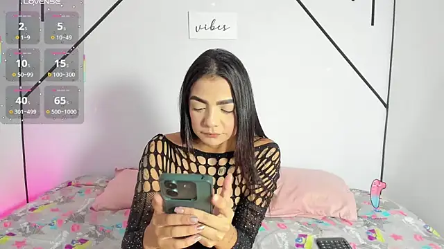 Snapshot of MiahCornell_ chatting on 15, 11, 2025 MiahCornell online show from 15, 11, 2025