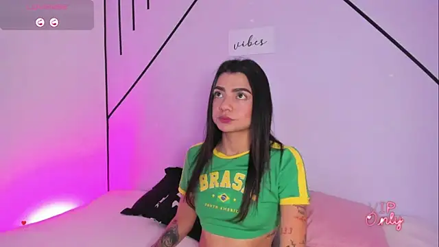 Snapshot of MiahCornell_ chatting on 4, 2, 2026 MiahCornell online show from 4, 2, 2026