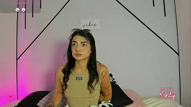 Snapshot of MiahCornell_ chatting on 5, 2, 2026 MiahCornell online show from 5, 2, 2026