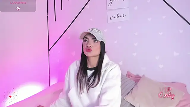 Snapshot of MiahCornell_ chatting on 4, 3, 2026 MiahCornell online show from 4, 3, 2026