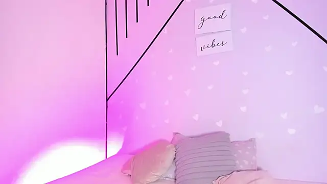 Snapshot of MiahCornell_ chatting on 19, 3, 2026 MiahCornell online show from 19, 3, 2026