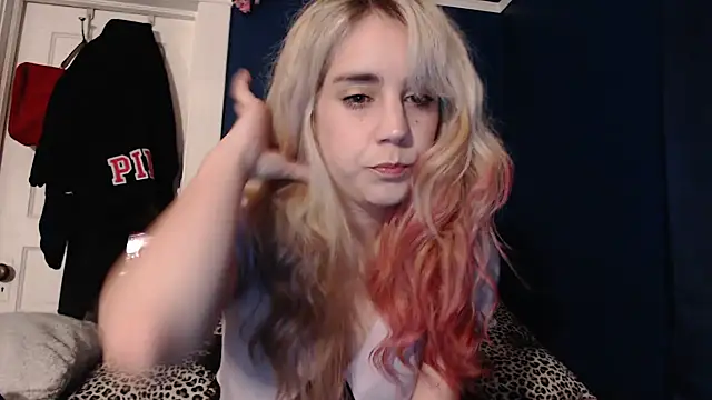 Snapshot of RubySmoke chatting on 17, 10, 2025 RubySmoke online show from 17, 10, 2025