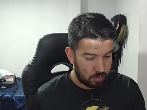 Snapshot of Axel11113 chatting on 1, 10, 2025 Axel11113 online show from 1, 10, 2025