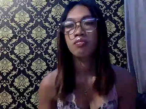 Snapshot of your_wifey chatting on 24, 9, 2025 your wifey online show from 24, 9, 2025