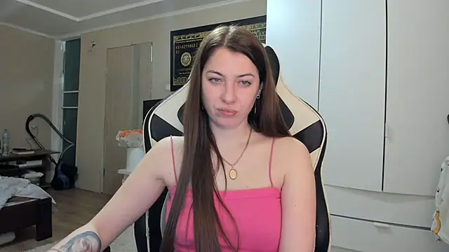 EmiLovsi online show from 6, 5, 2026