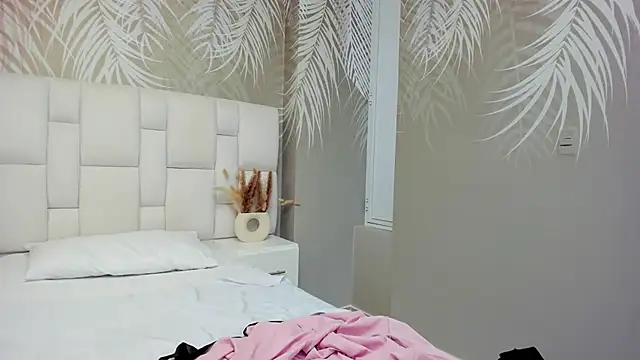 Snapshot of Anni_petite_ chatting on 13, 9, 2025 Anni petite  online show from 13, 9, 2025