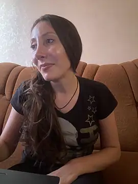 HellaryTourent online show from 9, 9, 2025