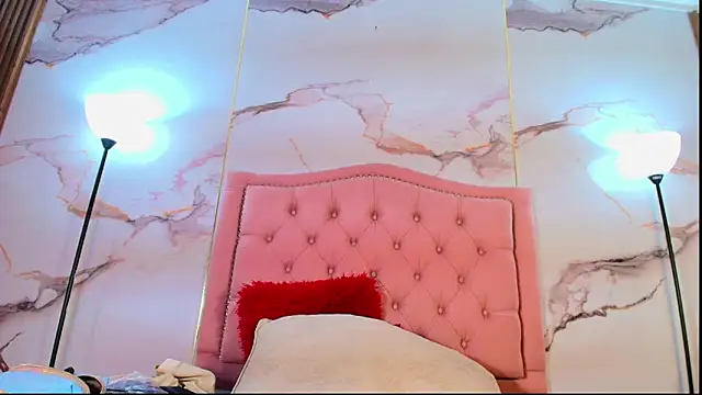 AlyaThompson online show from 12, 5, 2026