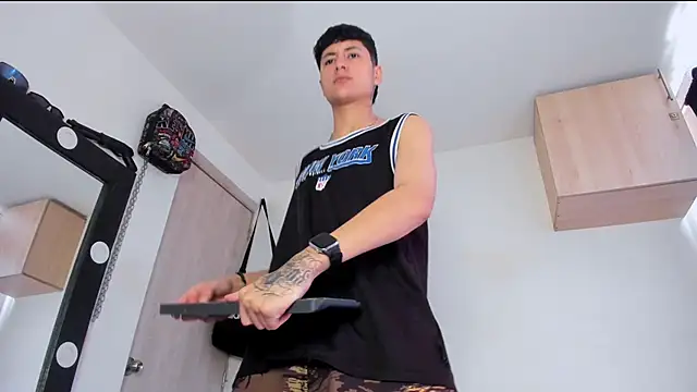 Mateo Escobar online show from 8, 9, 2025