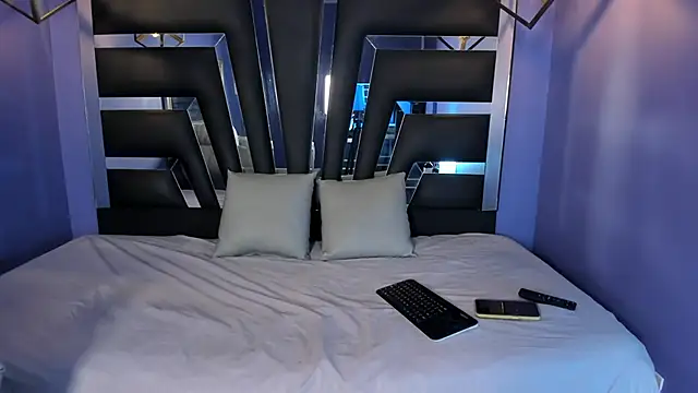 anne-brown13 online show from 8, 9, 2025