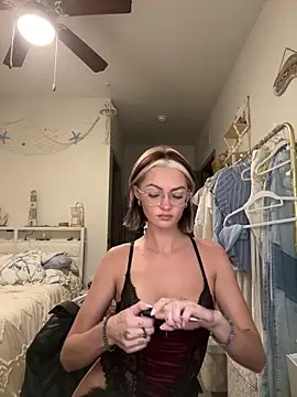 Snapshot of imtessaxoxo chatting on 6, 11, 2025 imtessaxoxo online show from 6, 11, 2025