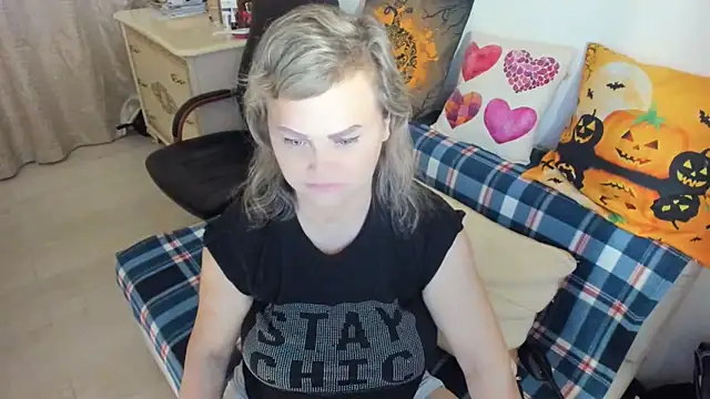 Snapshot of MildMature chatting on 18, 12, 2025 MildMature online show from 18, 12, 2025